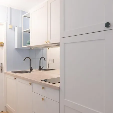 Quiet And Bright Studio With View On The Garden Appartement *